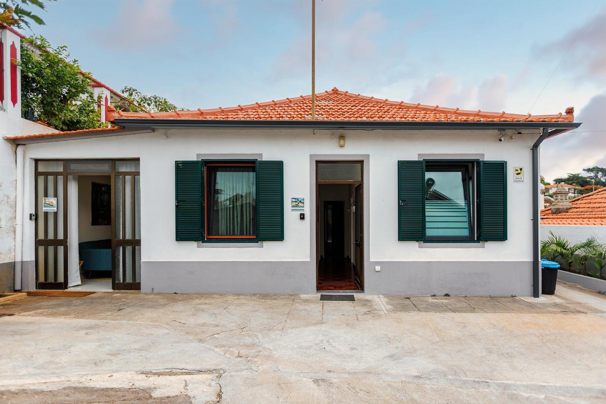 Отель Quintinha Tropical - Panoramic Gateway To Madeira Фуншал Экстерьер фото